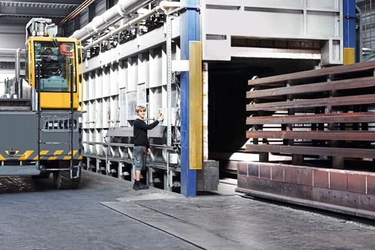 Das Spannungsarmglühen aller Stahlsorten schafft beste Voraussetzungen für die verzugsarme Weiterbearbeitung der Teile. Das Spannungsarmglühen aller Stahlsorten schafft beste Voraussetzungen für die verzugsarme Weiterbearbeitung der Teile.