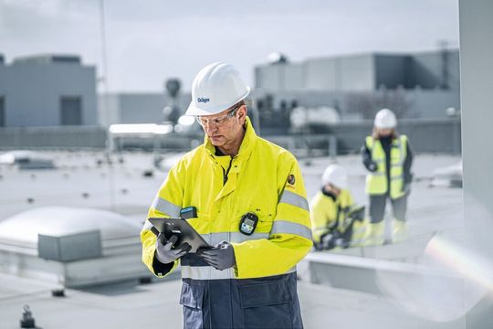 Mobile Gasmessgeräte übermitteln die Live-Daten per Bluetooth an das System. Mobile Gasmessgeräte übermitteln die Live-Daten per Bluetooth an das System.