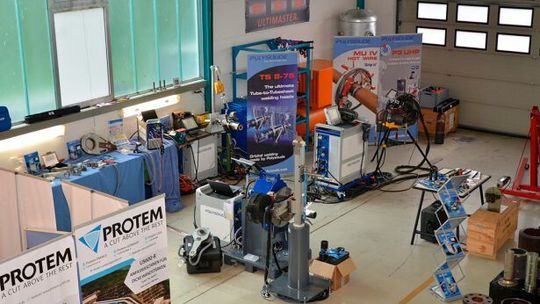 Polysoude, mit den Firmenpartnern Smap3D Plant Design, Pipe Bending Systems und König Maschinenhandel, präsentierte am 7. und 8. September im Galileo Park in Lennestadt ganzheitliche Anlagenbaulösungen, die alle Prozesse der Rohrleitungskonstruktion, -fertigung und -bearbeitung abdecken. Polysoude, mit den Firmenpartnern Smap3D Plant Design, Pipe Bending Systems und König Maschinenhandel, präsentierte am 7. und 8. September im Galileo Park in Lennestadt ganzheitliche Anlagenbaulösungen, die alle Prozesse der Rohrleitungskonstruktion, -fertigung und -bearbeitung abdecken.
