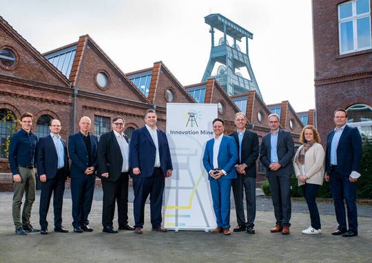 Gründungsmitgleider der innovation Minde – v.l.n.r: D.Miller, C.Krüger, Dr. H. Thewes, C.Rupp, A. Baltissen , A. Alkassar, Prof. Dr. P. Loos, T.Rattmann, M. von den Benken, T. Kniepmeyer