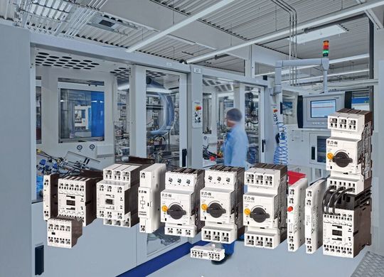 Maschinen- und Anlagenbauer können nun die Motorschutzschalter PKZM0 im Leistungsbereich bis 32 A und die Leistungsschütze DIL-M bis 38 A sowie die Hilfsschütze DILA auch mit der effizienten Klemmentechnologie Push-in erhalten. Maschinen- und Anlagenbauer können nun die Motorschutzschalter PKZM0 im Leistungsbereich bis 32 A und die Leistungsschütze DIL-M bis 38 A sowie die Hilfsschütze DILA auch mit der effizienten Klemmentechnologie Push-in erhalten.