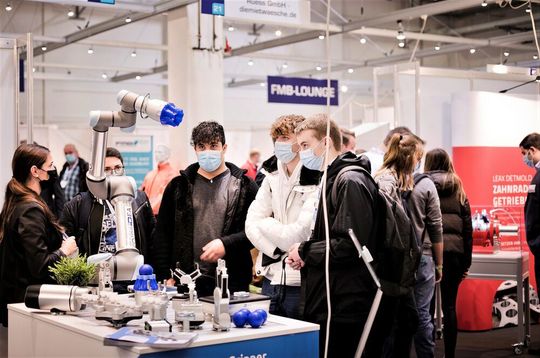 Nach dem Abschluss der FMB 2021 in Bad Salzuflen, der Zuliefermesse für den Maschinenbau, kann der Veranstalter jetzt trotz der explodierten Inzidenzzahlen ein rundum positives Fazit ziehen. Hier mehr dazu. Nach dem Abschluss der FMB 2021 in Bad Salzuflen, der Zuliefermesse für den Maschinenbau, kann der Veranstalter jetzt trotz der explodierten Inzidenzzahlen ein rundum positives Fazit ziehen. Hier mehr dazu.