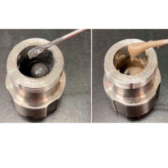 (Left) Reaction mixture of magnesium metal and organohalide after one hour of ball milling. Use of this material in subsequent reactions led to only a 6 % yield of the desired product. (Right) Same process, but with a small amount of organic solvent also added at the beginning. Use of this paste form of Grignard reagent in subsequent reactions led to yields of up to 94 % of the desired product. (Left) Reaction mixture of magnesium metal and organohalide after one hour of ball milling. Use of this material in subsequent reactions led to only a 6 % yield of the desired product. (Right) Same process, but with a small amount of organic solvent also added at the beginning. Use of this paste form of Grignard reagent in subsequent reactions led to yields of up to 94 % of the desired product.