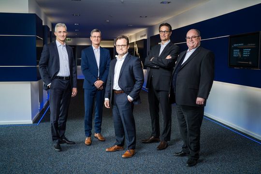 Übernehmen ab 2022 die Geschäftsführung: Karl Faulhaber (Mitte), Dr. Udo Haberland, Lutz Braun, Markus Dietz, Hubert Renner (hintere Reihe von links). Übernehmen ab 2022 die Geschäftsführung: Karl Faulhaber (Mitte), Dr. Udo Haberland, Lutz Braun, Markus Dietz, Hubert Renner (hintere Reihe von links).