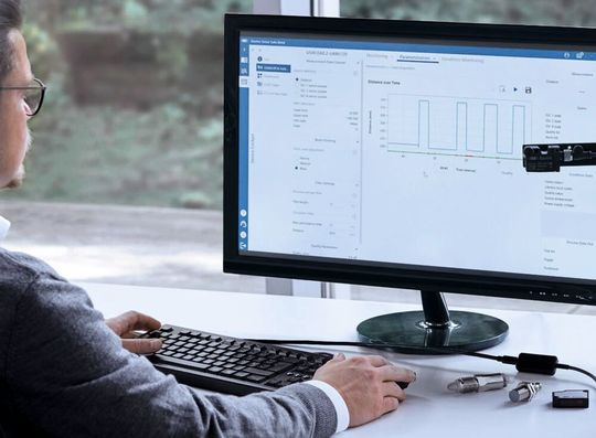 Mit der neuen Baumer Sensor Suite sparen Entwickler wertvolle Zeit: IO-Link-Sensoren können damit intuitiver evaluiert, ausgewählt und parametriert werden. Mit der neuen Baumer Sensor Suite sparen Entwickler wertvolle Zeit: IO-Link-Sensoren können damit intuitiver evaluiert, ausgewählt und parametriert werden.
