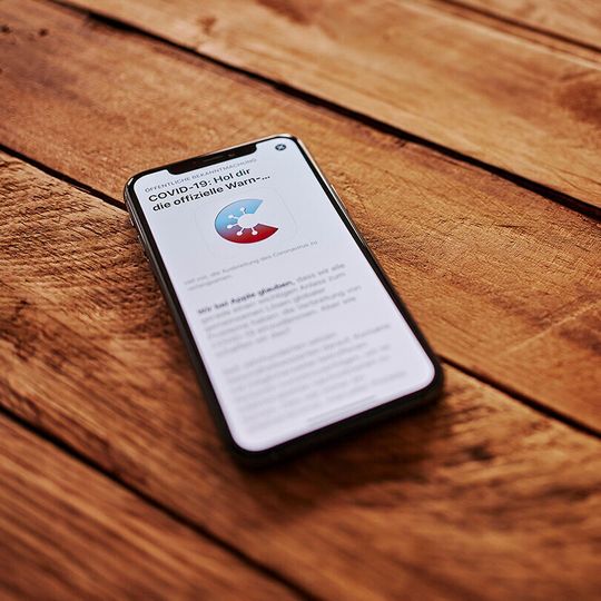 In der Corona-Warn-App schnellte in der vergangenen Woche die Zahl der roten Warnungen auf über 70.000 Fälle täglich in die Höhe. Und auch die Check-in-App Luca verzeichnete einen steilen Anstieg der Warnungen. In der Corona-Warn-App schnellte in der vergangenen Woche die Zahl der roten Warnungen auf über 70.000 Fälle täglich in die Höhe. Und auch die Check-in-App Luca verzeichnete einen steilen Anstieg der Warnungen.