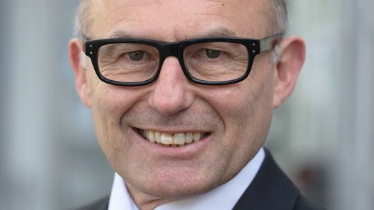 Michael Ziegler, Präsident des Kfz-Gewerbes Baden-Württemberg, fordert von der Politik, den Umweltbonus zu verlängern und nicht die Auslieferung als Kriterium festzulegen. Michael Ziegler, Präsident des Kfz-Gewerbes Baden-Württemberg, fordert von der Politik, den Umweltbonus zu verlängern und nicht die Auslieferung als Kriterium festzulegen.