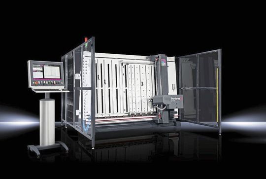 Rittal hat das Fräsbearbeitungscenter Perforex weiterentwickelt. In das neue MT Milling Terminal sind zahlreiche Kundenanforderungen eingeflossen. Rittal hat das Fräsbearbeitungscenter Perforex weiterentwickelt. In das neue MT Milling Terminal sind zahlreiche Kundenanforderungen eingeflossen.