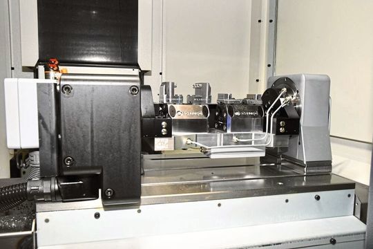 Die Bauteile werden mit Spannfuttern fixiert, wobei pro Bearbeitungszyklus ein fertiges Werkstück entsteht. Die Bauteile werden mit Spannfuttern fixiert, wobei pro Bearbeitungszyklus ein fertiges Werkstück entsteht.