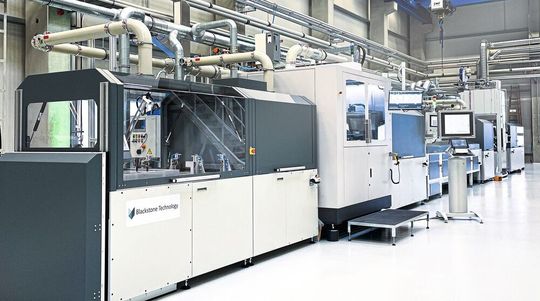 In dieser Linie werden die Elektroden für die Batteriezellen 3D-gedruckt.