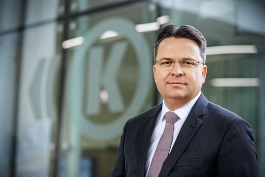 Dipl.-Kfm. Jörg Branschädel, GF der Knorr-Bremse GmbH: „Durch das neue System konnten wir die Durchlaufzeiten bei der Kommissionierung bis hin zum Versand enorm optimieren und die Effizienz steigern."