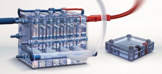 Versuchsaufbau einer Brennstoffzelle im kleinen Labormaßstab, wie sie zu Forschungszwecken verwendet wird.