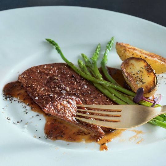 Rindersteak aus Zellkulturfleisch von Aleph Farms Rindersteak aus Zellkulturfleisch von Aleph Farms