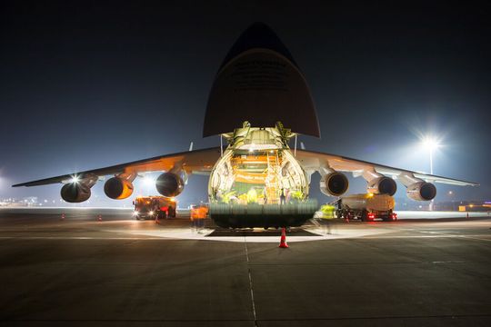 Fliegender Transportgigant! Gebrüder Weiss chartert die 6-strahlige Antonov An-225, das schwerste Frachtflugzeug der Welt, im Rahmen einer Projektladung nach Polen. Hier mehr dazu... Fliegender Transportgigant! Gebrüder Weiss chartert die 6-strahlige Antonov An-225, das schwerste Frachtflugzeug der Welt, im Rahmen einer Projektladung nach Polen. Hier mehr dazu...