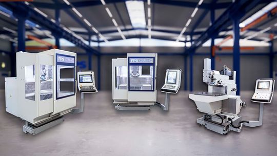 The new, three-axis universal milling machines of the Dualmaster series from FPS have remained almost the same in terms of footprint. The working range has increased thanks to longer axis travels. The new, three-axis universal milling machines of the Dualmaster series from FPS have remained almost the same in terms of footprint. The working range has increased thanks to longer axis travels.