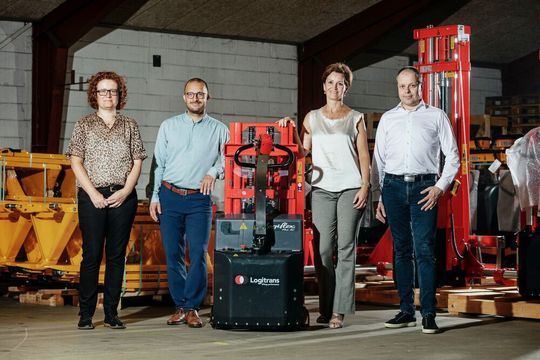 MiR et Logitrans prévoient de fabriquer un transpalette entièrement automatisé et un modèle autonome semi-automatisé pour répondre aux différents besoins dans les processus logistiques. MiR et Logitrans prévoient de fabriquer un transpalette entièrement automatisé et un modèle autonome semi-automatisé pour répondre aux différents besoins dans les processus logistiques.