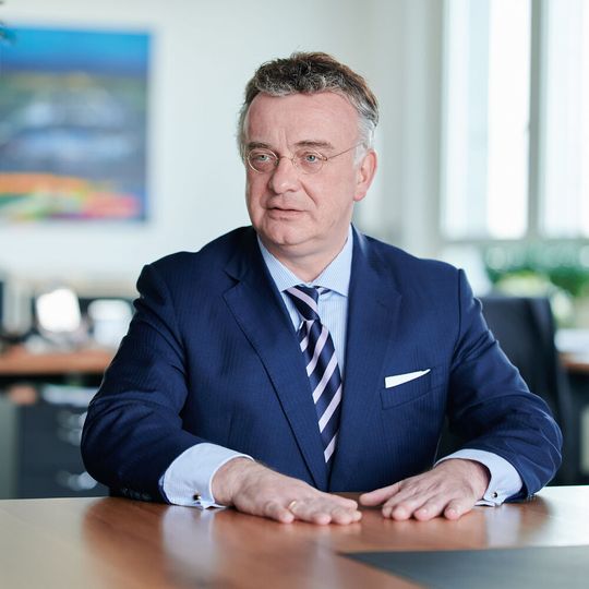„Unsere Branche hat vielfachem Gegenwind standgehalten und ein beachtliches Ergebnis erzielt“, sagte VCI-Präsident Christian Kullmann. „Unsere Branche hat vielfachem Gegenwind standgehalten und ein beachtliches Ergebnis erzielt“, sagte VCI-Präsident Christian Kullmann.
