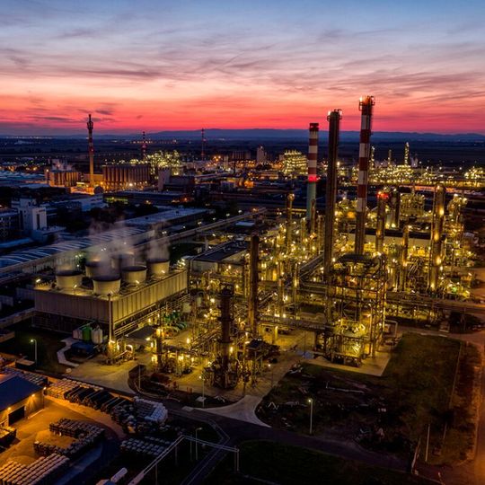 Die Steamcracker-Anlage von MOL in Tiszaújváros wird mit einem Digitalen Zwilling ausgestattet. Die Steamcracker-Anlage von MOL in Tiszaújváros wird mit einem Digitalen Zwilling ausgestattet.