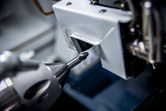 The components of the Laser Ultra system are permanently installed in the machine and are therefore always ready for use without restricting daily work. The components of the Laser Ultra system are permanently installed in the machine and are therefore always ready for use without restricting daily work.