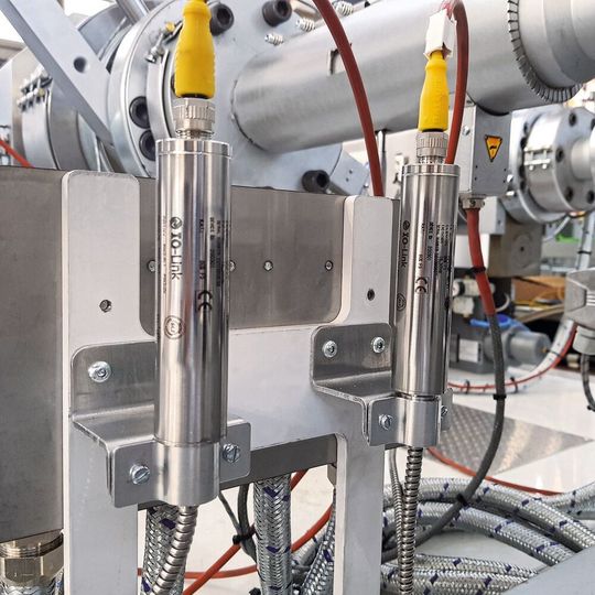 Die Extruder von Macchi sind bereit für Industrie 4.0 – dank präziser Schmelzedruckmessumformer mit digitalem IO-Link-Ausgang von Sensormate. Die Extruder von Macchi sind bereit für Industrie 4.0 – dank präziser Schmelzedruckmessumformer mit digitalem IO-Link-Ausgang von Sensormate.