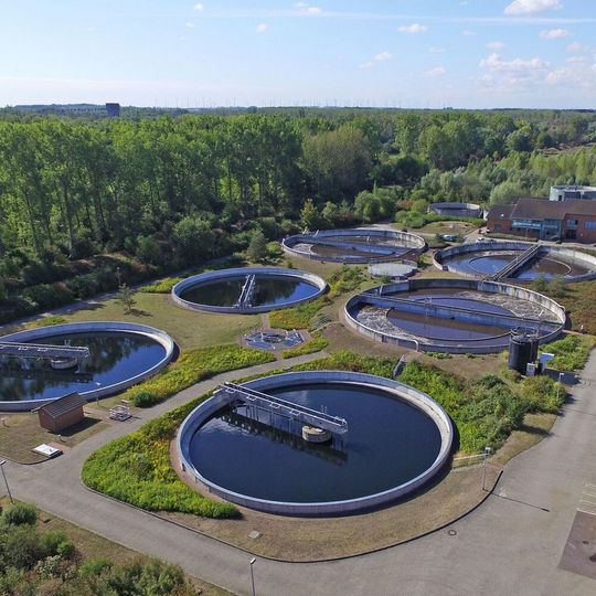 Veolia hat auf Kläranlagen mittels Abwasseranalysen mehrfach die gefährliche Corona-Variante Omikron nachgewiesen. Veolia hat auf Kläranlagen mittels Abwasseranalysen mehrfach die gefährliche Corona-Variante Omikron nachgewiesen.