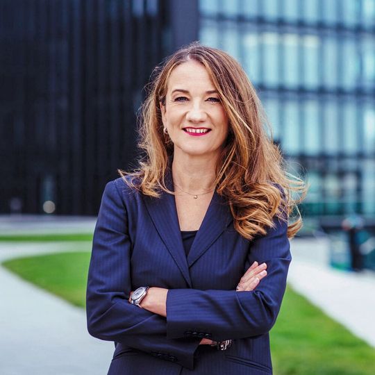 «Die UniversalAutomation.org steht für den Start in eine neue Ära der industriellen Automatisierung», ist Dr. Barbara Frei überzeugt, Executive Vice President Industrial Automation bei Gründungsmitglied Schneider Electric. «Die UniversalAutomation.org steht für den Start in eine neue Ära der industriellen Automatisierung», ist Dr. Barbara Frei überzeugt, Executive Vice President Industrial Automation bei Gründungsmitglied Schneider Electric.