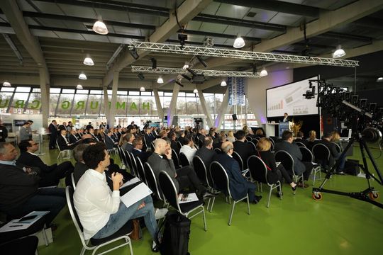 Die 18. Hamburger Logistiktage im Cruise Center Altona, vor der Kulisse des Hamburger Hafens, waren trotz einer schweren Sturmflut wieder sichere Heimat für über 300 interessierte Teilnehmer. Die 18. Hamburger Logistiktage im Cruise Center Altona, vor der Kulisse des Hamburger Hafens, waren trotz einer schweren Sturmflut wieder sichere Heimat für über 300 interessierte Teilnehmer.