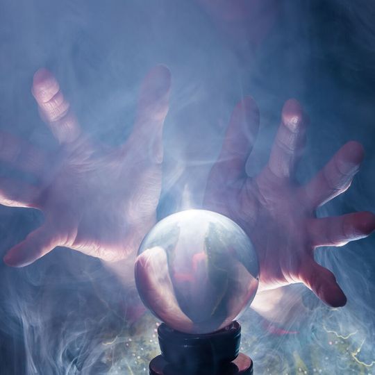Google und Cybereason werfen einen Blick in die Glaskugel: Auf Basis von korrelierten Daten sagen sie die nächsten Schritte von Angreifern bei einem Hackingversuch voraus. Google und Cybereason werfen einen Blick in die Glaskugel: Auf Basis von korrelierten Daten sagen sie die nächsten Schritte von Angreifern bei einem Hackingversuch voraus.