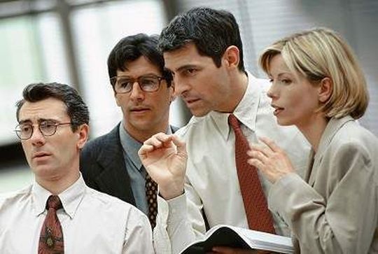 Ein moderner CISO muss ein selbstbewusster Moderator sein, der etwas von Kommunikation und Management versteht. Ein moderner CISO muss ein selbstbewusster Moderator sein, der etwas von Kommunikation und Management versteht.
