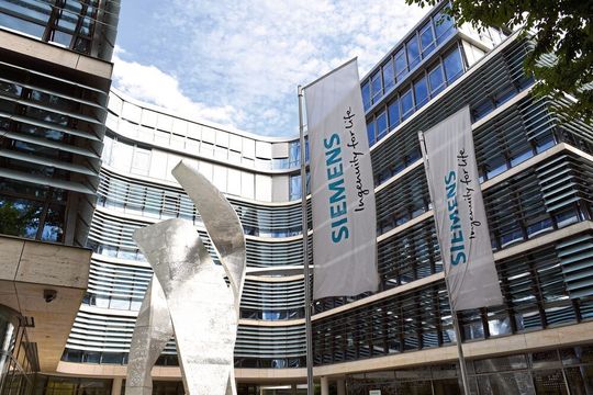 Siemens verkauft sein Tochterunternehmen Yunex Traffic für 950 Millionen Euro nach Italien. Siemens verkauft sein Tochterunternehmen Yunex Traffic für 950 Millionen Euro nach Italien.