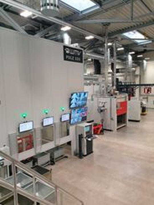Modernste Anlagentechnologie setzt neue Qualitätsmaßstäbe in der Zinklamellen-Beschichtung von Kleinstteilen. Modernste Anlagentechnologie setzt neue Qualitätsmaßstäbe in der Zinklamellen-Beschichtung von Kleinstteilen.