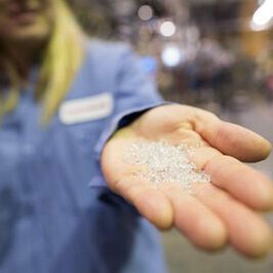 Eastman investiert bis zu einer Milliarde Dollar (ca. 883 Millionen Euro), um die Kreislaufwirtschaft durch den Bau der weltweit größten Recyclinganlage für molekulare Kunststoffe in Frankreich zu beschleunigen. Eastman investiert bis zu einer Milliarde Dollar (ca. 883 Millionen Euro), um die Kreislaufwirtschaft durch den Bau der weltweit größten Recyclinganlage für molekulare Kunststoffe in Frankreich zu beschleunigen.
