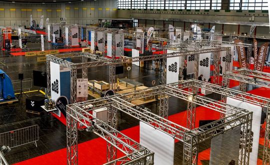 Auch 2022 müssen alle nominierten Geräte in Halle 3 der Dortmunder Westfalenhallen das Ifoy-Audit durchlaufen. Auch 2022 müssen alle nominierten Geräte in Halle 3 der Dortmunder Westfalenhallen das Ifoy-Audit durchlaufen.