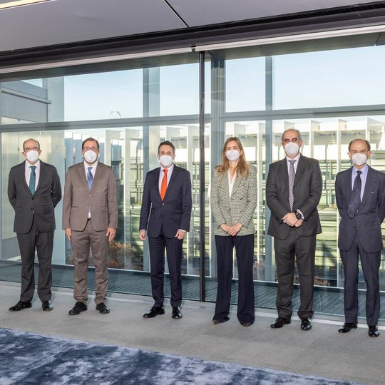 SHYNE consortium partners with representatives of governmental authorities at the Repsol campus. SHYNE consortium partners with representatives of governmental authorities at the Repsol campus.