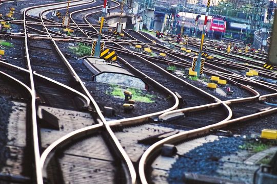 Spielerisch zum besten Preis: Mit der Plattform „easyRFX“ von Abocon hat der zentrale Einkauf der Deutschen Bahn gute Erfahrungen gemacht. Spielerisch zum besten Preis: Mit der Plattform „easyRFX“ von Abocon hat der zentrale Einkauf der Deutschen Bahn gute Erfahrungen gemacht.