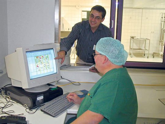 Klinikum Rosenheim. Effiziente Dienstplanung garantiert Wirtschaftlichkeit und Servicequalität (Fotos: Klinikum Rosenheim) Klinikum Rosenheim. Effiziente Dienstplanung garantiert Wirtschaftlichkeit und Servicequalität (Fotos: Klinikum Rosenheim)