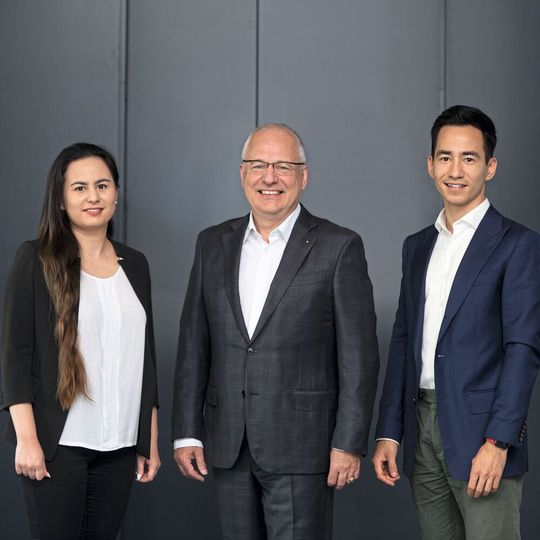 Urma hat seine Nachfolge geregelt: Urs W. Berner ist stolz auf die Nachfolgelösung mit Jessica und Yannick Berner innerhalb der Familie. In seiner bisherigen Funktion arbeitet Urs W. Berner weiterhin in der Urma mit.