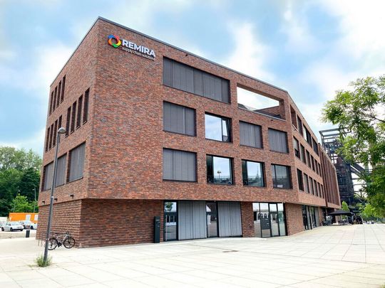 Der Zusammenschluss von Remira (hier die Firmenzentrale in Dortmund) und Roqqio hat eines der größten in Deutschland beheimateten Softwareunternehmen hervorgebracht. Der Zusammenschluss von Remira (hier die Firmenzentrale in Dortmund) und Roqqio hat eines der größten in Deutschland beheimateten Softwareunternehmen hervorgebracht.
