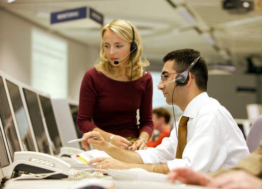 Moderne und bürgerfreundliche Service-Center-Lösungen bringen eGovernment einen großen Schritt voran (Quelle: Siemens IT Solutions and Services) Moderne und bürgerfreundliche Service-Center-Lösungen bringen eGovernment einen großen Schritt voran (Quelle: Siemens IT Solutions and Services)