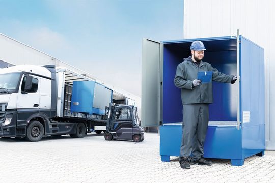 Denios erweitert das Portfolio in Sachen Gefahrstoffsicherheit durch zwei neue Depotvarianten aus Stahl. Lesen Sie hier noch mehr über die Vorzüge der beiden Neulinge für die sichere Lagerung von IBC (Intermediate Bulk Container). Denios erweitert das Portfolio in Sachen Gefahrstoffsicherheit durch zwei neue Depotvarianten aus Stahl. Lesen Sie hier noch mehr über die Vorzüge der beiden Neulinge für die sichere Lagerung von IBC (Intermediate Bulk Container).