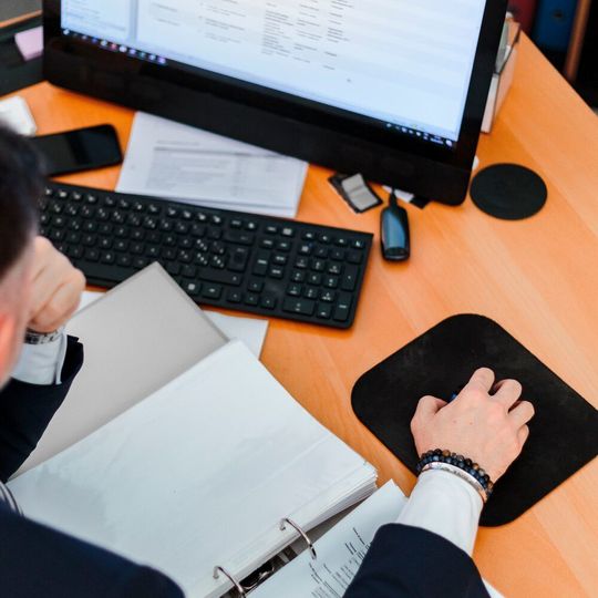 Im Projekt Aiqnet wurde ein Prozess entwickelt, der die Anforderungen der MDR praxistauglich präzisieren und die Erhebung der benötigten Daten vereinfachen soll. Im Projekt Aiqnet wurde ein Prozess entwickelt, der die Anforderungen der MDR praxistauglich präzisieren und die Erhebung der benötigten Daten vereinfachen soll.