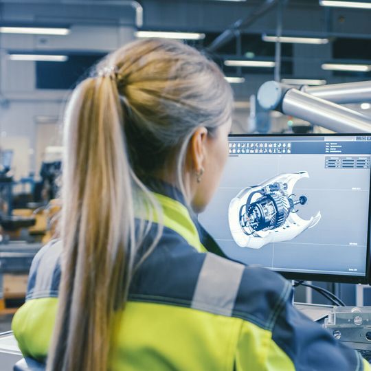 Während die Fertigungsindustrie offensichtlich an der Spitze der Gefährdungsliste steht, zeigt der TXOne Cybersecurity-Bericht auch einen Anstieg der CVEs, die für Angriffe auf zahlreiche andere Branchen verwendet werden können. Während die Fertigungsindustrie offensichtlich an der Spitze der Gefährdungsliste steht, zeigt der TXOne Cybersecurity-Bericht auch einen Anstieg der CVEs, die für Angriffe auf zahlreiche andere Branchen verwendet werden können.