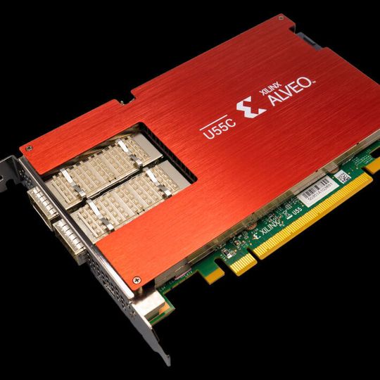 Die Produkte von Xilinx finden sich auch in HPC-Rechnern: Auf der Supercomputing-Konferenz „SC21“ hat das Unternehmen etwa die Beschleunigerkarte „Alveo U55C“ für Rechenzentren und eine neue standardbasierte, API-gesteuerte Clustering-Software für den Einsatz von FPGAs in großem Maßstab vorgestellt. Die Produkte von Xilinx finden sich auch in HPC-Rechnern: Auf der Supercomputing-Konferenz „SC21“ hat das Unternehmen etwa die Beschleunigerkarte „Alveo U55C“ für Rechenzentren und eine neue standardbasierte, API-gesteuerte Clustering-Software für den Einsatz von FPGAs in großem Maßstab vorgestellt.