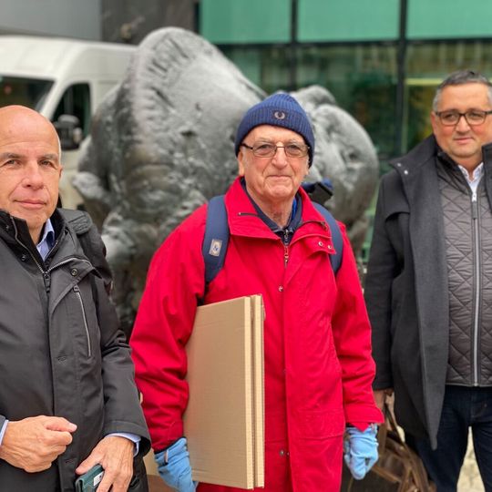 Von links nach rechts: Iztok Brglez, ehemaliger Geschäftsführer von Oqema Slowenien, Matjaz Puc, ehemaliger Eigentümer von Alpkem und Marko Strazisar, Geschäftsführer von Oqema Slowenien / Alpkem. Von links nach rechts: Iztok Brglez, ehemaliger Geschäftsführer von Oqema Slowenien, Matjaz Puc, ehemaliger Eigentümer von Alpkem und Marko Strazisar, Geschäftsführer von Oqema Slowenien / Alpkem.