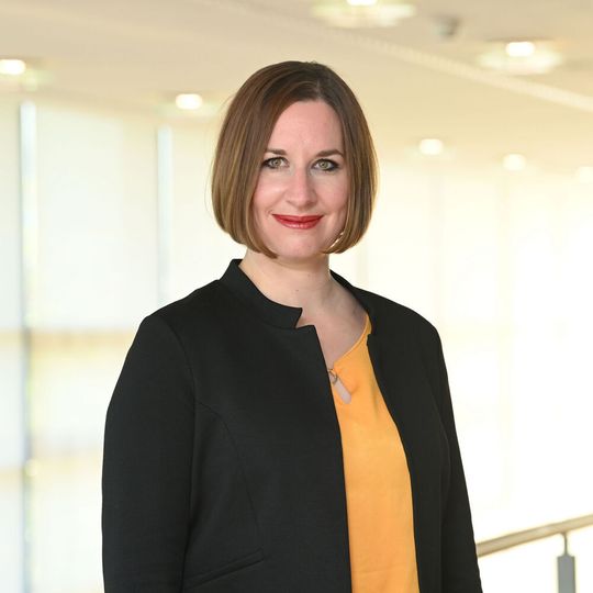 „Es ist wichtig, die Entwicklungen paralleler Regelwerke zur MDR zu analysieren und darzustellen, auf was sich Hersteller einstellen müssen“, sagt Medical-Mountains-Geschäftsführerin Julia Steckeler. „Es ist wichtig, die Entwicklungen paralleler Regelwerke zur MDR zu analysieren und darzustellen, auf was sich Hersteller einstellen müssen“, sagt Medical-Mountains-Geschäftsführerin Julia Steckeler.