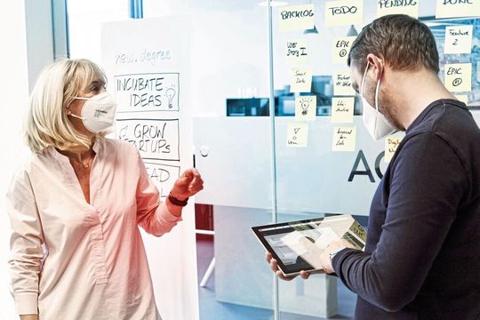 Innovation muss auch Platz im täglichen Arbeiten haben – und Kapazitäten. Innovation muss auch Platz im täglichen Arbeiten haben – und Kapazitäten.