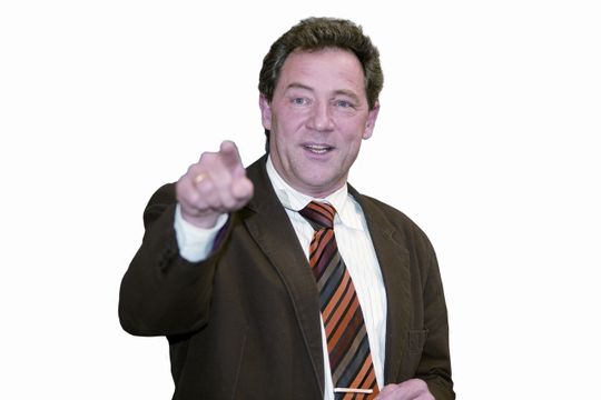 Pro-beam-Gruppen-Vorstand Volker Adam wirft einen Blick nach vorne: „Im Sommer 2010 werden wir in unserer neuen Halle die zweite K-6000 in Betrieb nehmen, die unsere Fertigungskapazitäten verdoppeln wird. Dank unserer sehr guten Auftragslage denken wir bereits heute über die nächste Erweiterung nach.“ Bild: Pro-beam Pro-beam-Gruppen-Vorstand Volker Adam wirft einen Blick nach vorne: „Im Sommer 2010 werden wir in unserer neuen Halle die zweite K-6000 in Betrieb nehmen, die unsere Fertigungskapazitäten verdoppeln wird. Dank unserer sehr guten Auftragslage denken wir bereits heute über die nächste Erweiterung nach.“ Bild: Pro-beam