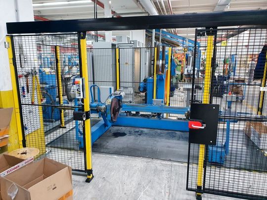 Integriertes Sicherheits- und Automatisierungskonzept: Euchner Safety Services hat die Korbverseilmaschine bei Lapp wieder auf den Stand der Technik gebracht.