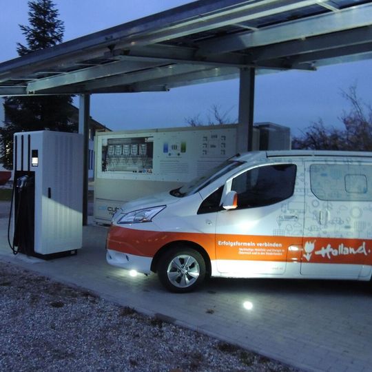 Um die Elektromobilität voranzubringen, muss die Ladeinfrastruktur in Europa ausgebaut werden. Um die Elektromobilität voranzubringen, muss die Ladeinfrastruktur in Europa ausgebaut werden.