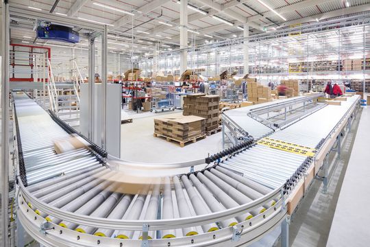 Der Grevener Logistikdienstleister Fiege will sein umfangreiches Service-Angebot sukzessive umstrukturieren, um auch kleinere Händler bedienen zu können. Mit Fiege Now ist der erste Schritt getan. Lesen Sie hier, was damit gemeint ist. Der Grevener Logistikdienstleister Fiege will sein umfangreiches Service-Angebot sukzessive umstrukturieren, um auch kleinere Händler bedienen zu können. Mit Fiege Now ist der erste Schritt getan. Lesen Sie hier, was damit gemeint ist.